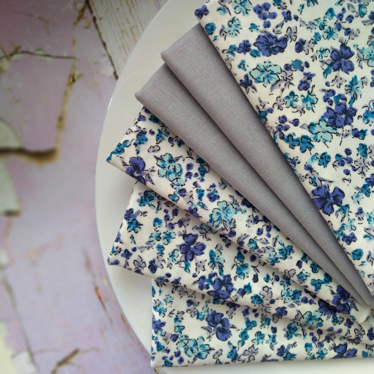 

Ткань хлопок для рукоделия мелкие сине-голубые цветы