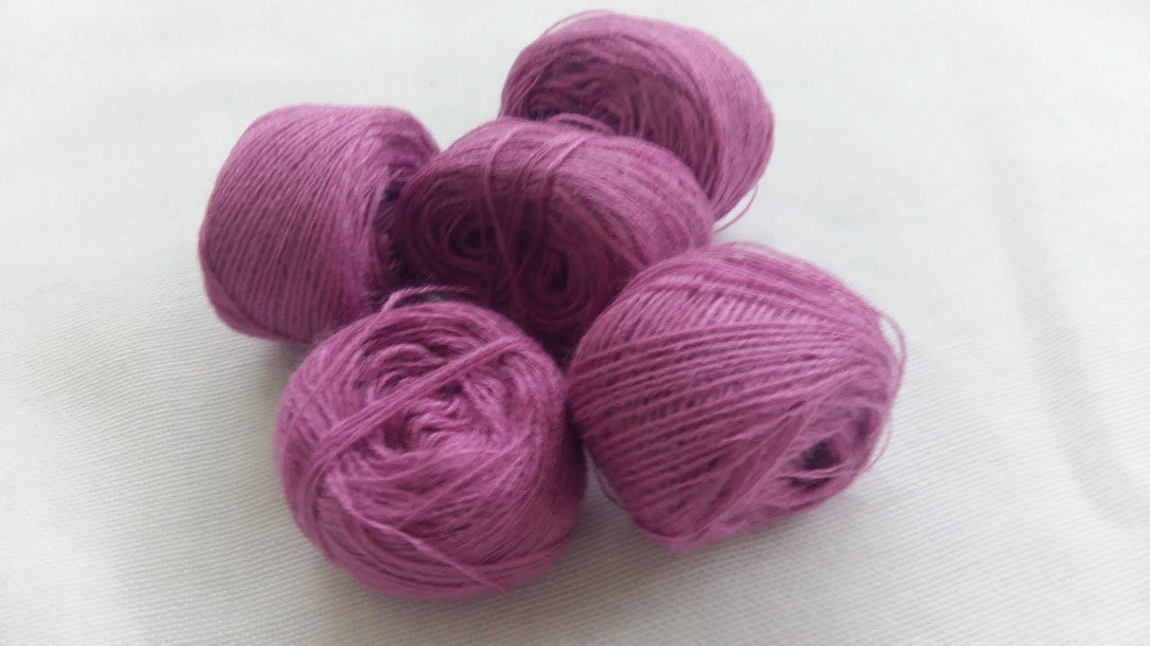 

Акрил для вышивки: сиреневый