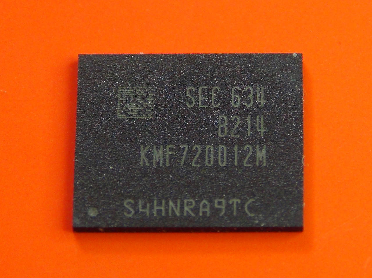

Микросхема памяти Samsung KMF720012M-B214 Описание