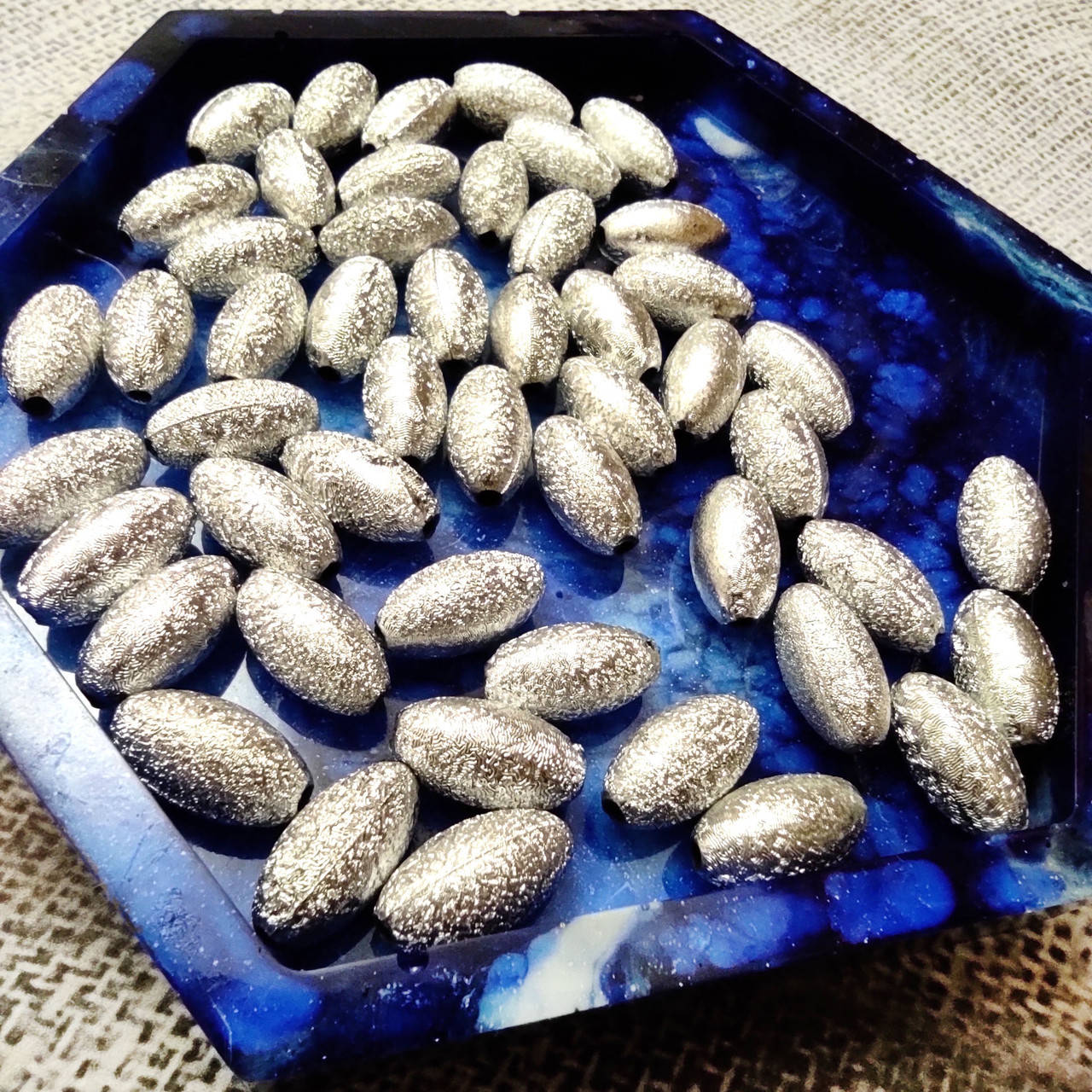 

Бусина барбарис под серебро 1 см ( набор 50 шт)