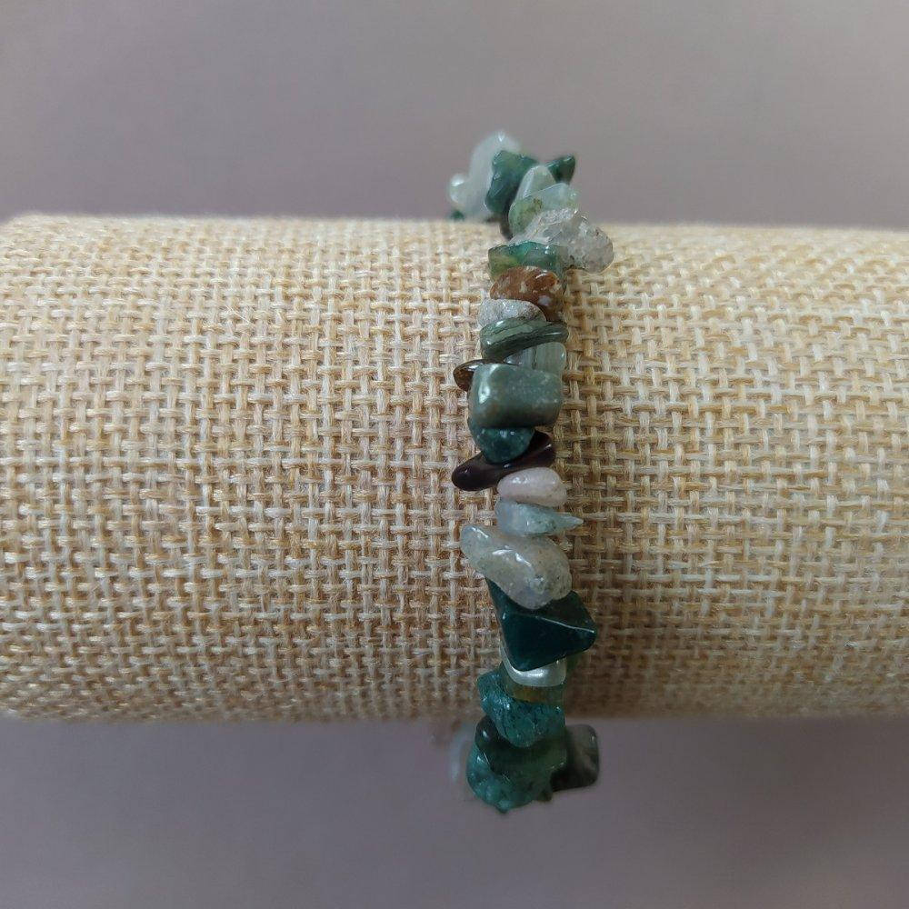 

Браслет из натурального камня Яшма крошка d-7мм L-18см на резинке