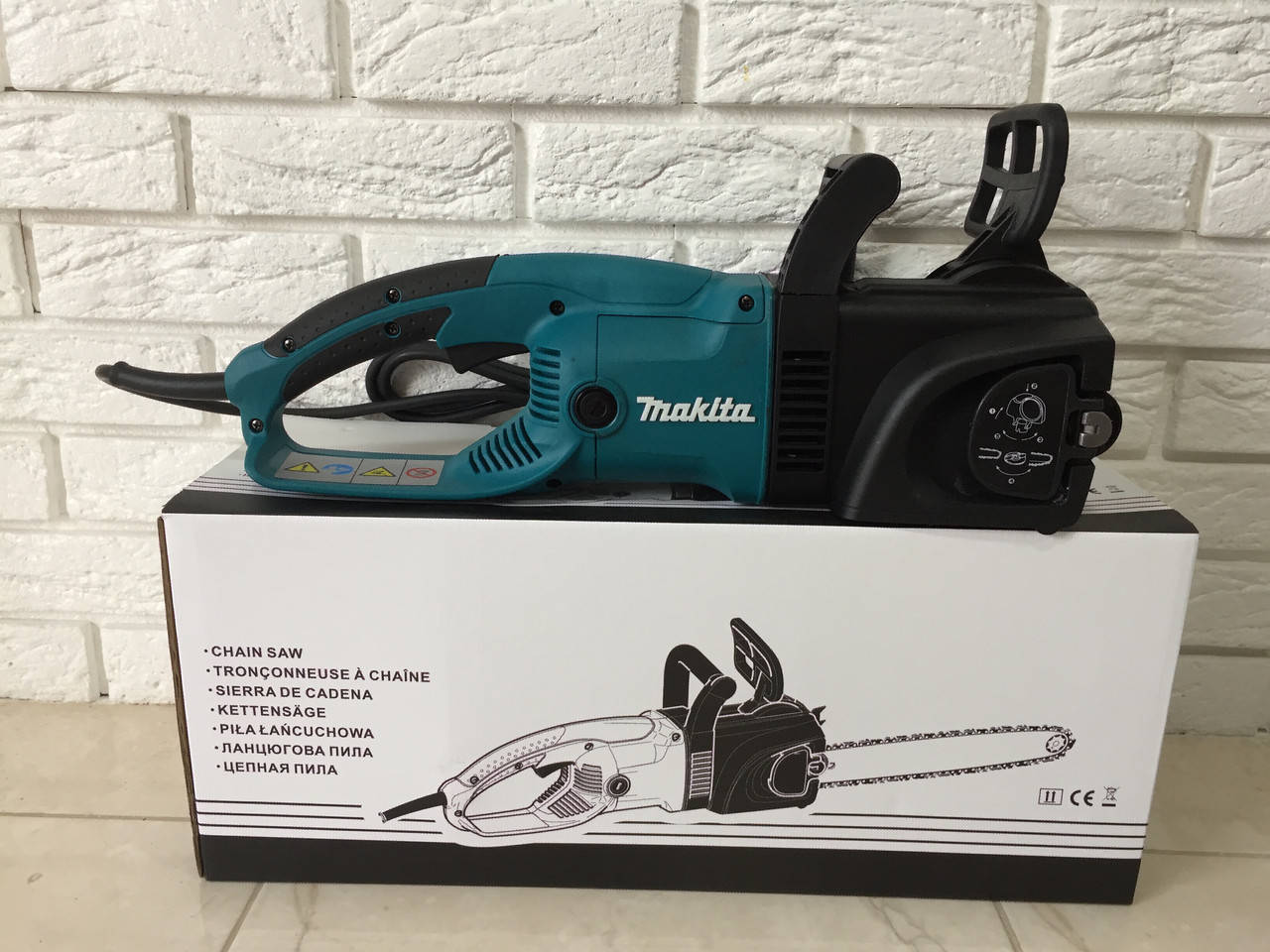 

Электропила цепная Makita UC4030A ( 2200Вт _ 40см-шина )