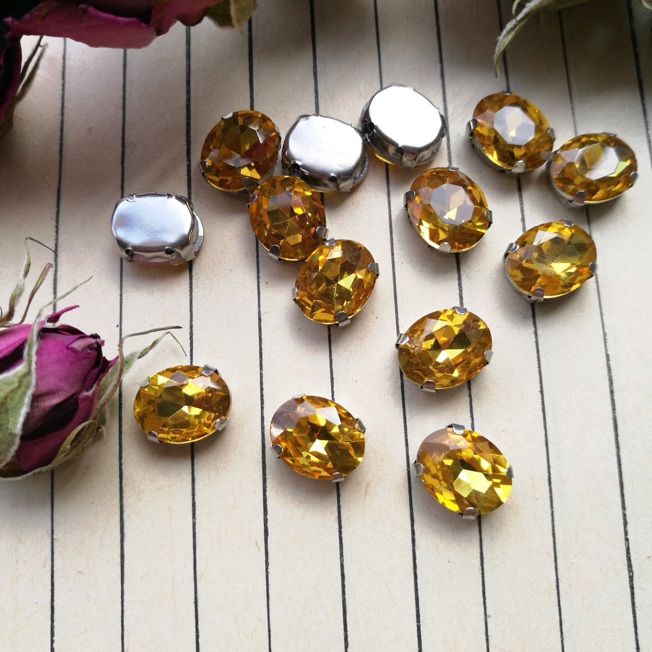 

Стрази в цапах, овал 8*10 мм, колір Topaz