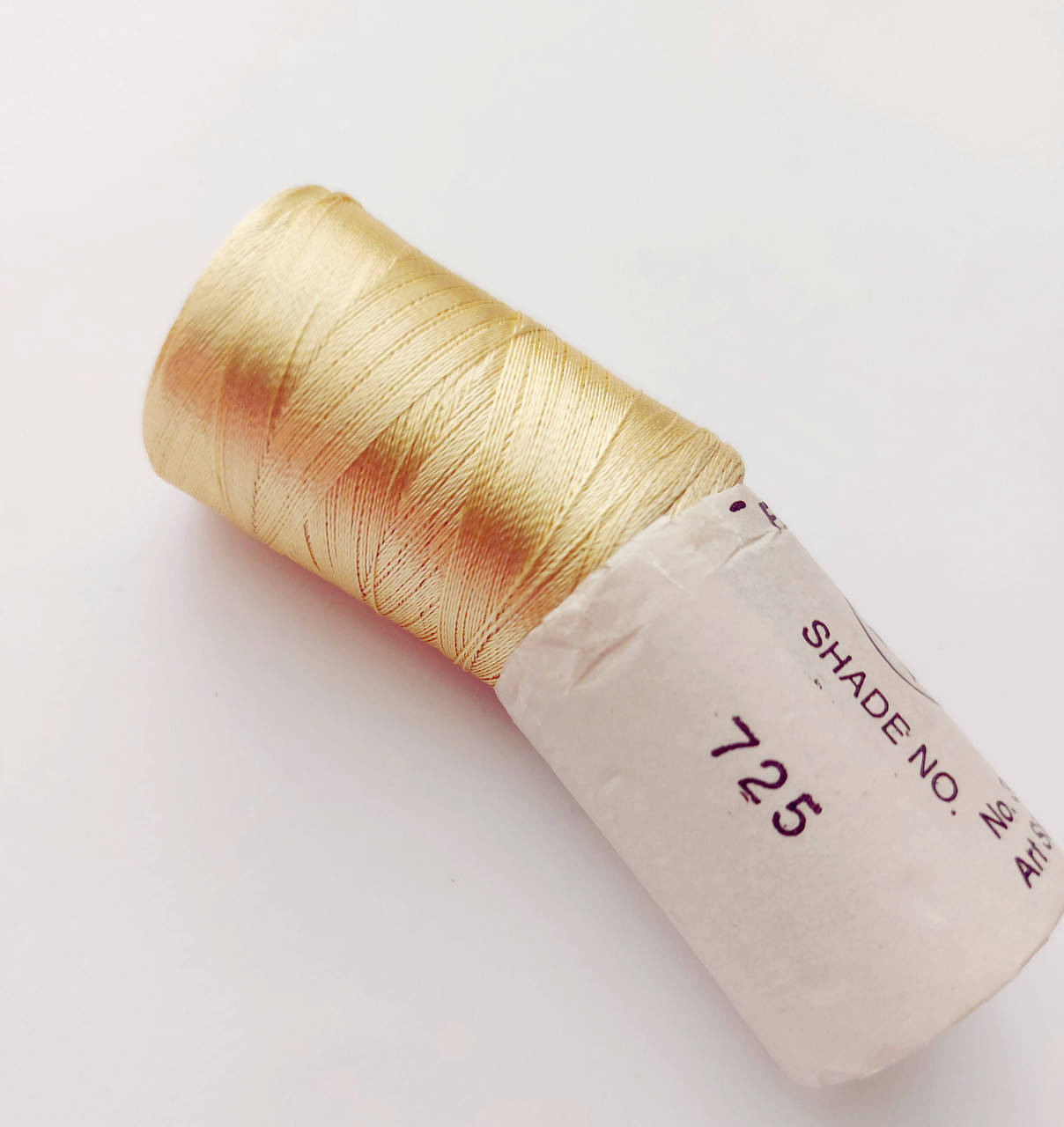 

Нитки шелковые вискоза, для ручной и машинной вышивки, для серг-кисточек Індія. Ванільні № 725