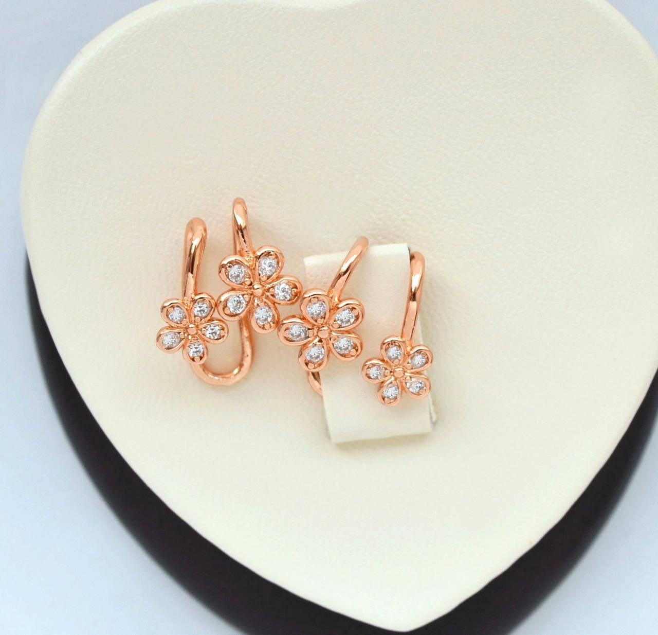 

Серьги-каффы Цветы с белыми кристаллами покрытие золотом 18к.